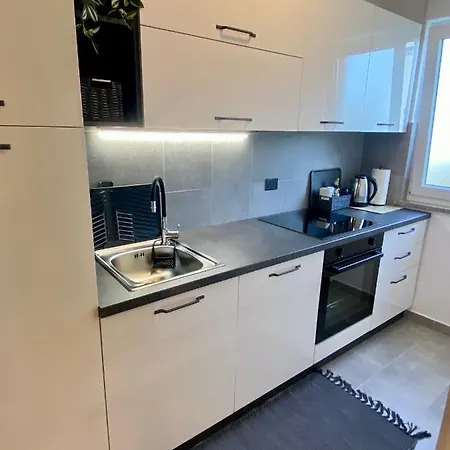 Apartment Eda - Feels Like Umag